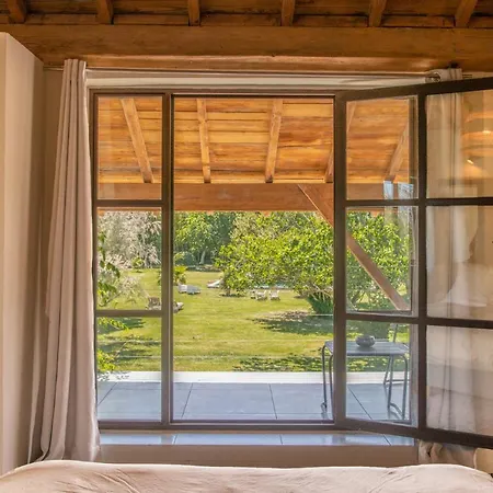Mas De Bouvet En Camargue Bed & Breakfast *