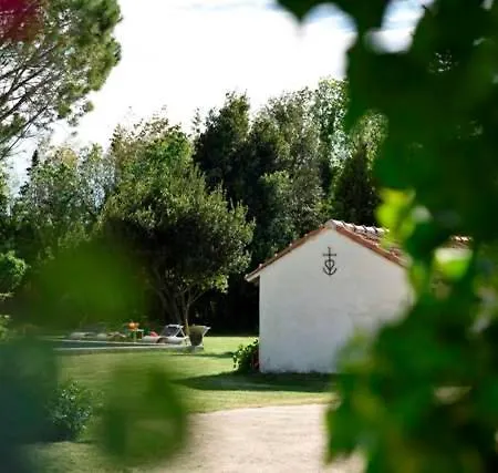 Mas De Bouvet En Camargue Bed & Breakfast *